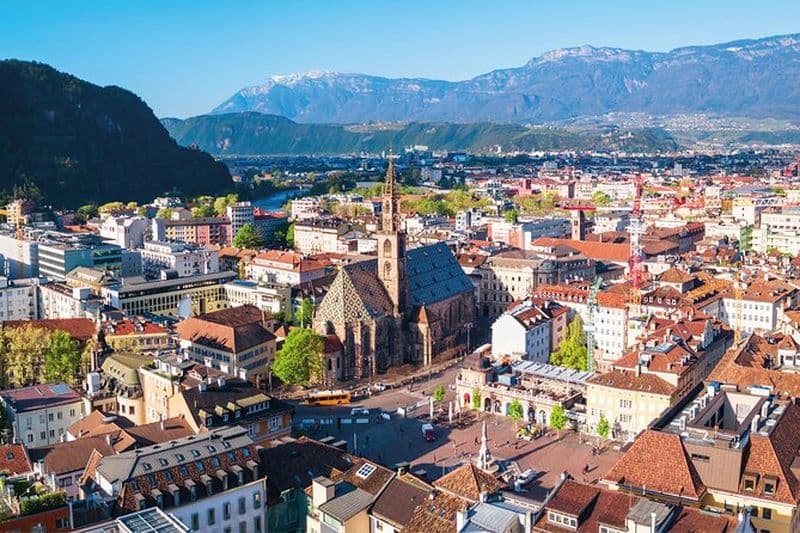 Visite à pied de Bolzano avec guide audio et écrit par un local