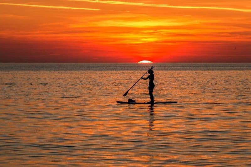 Paddle Board Location: Glissez sur l'eau en toute simplicité