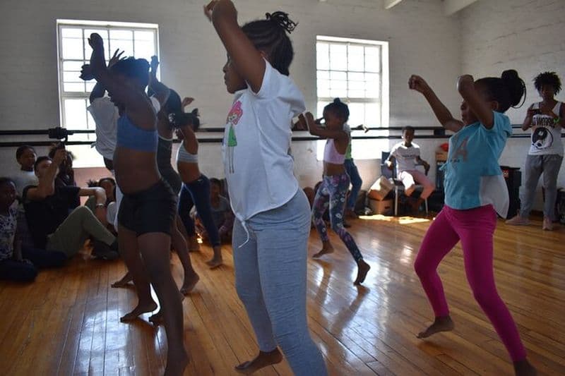 Assistez à une répétition de danse pour les jeunes avec un expert en la matière