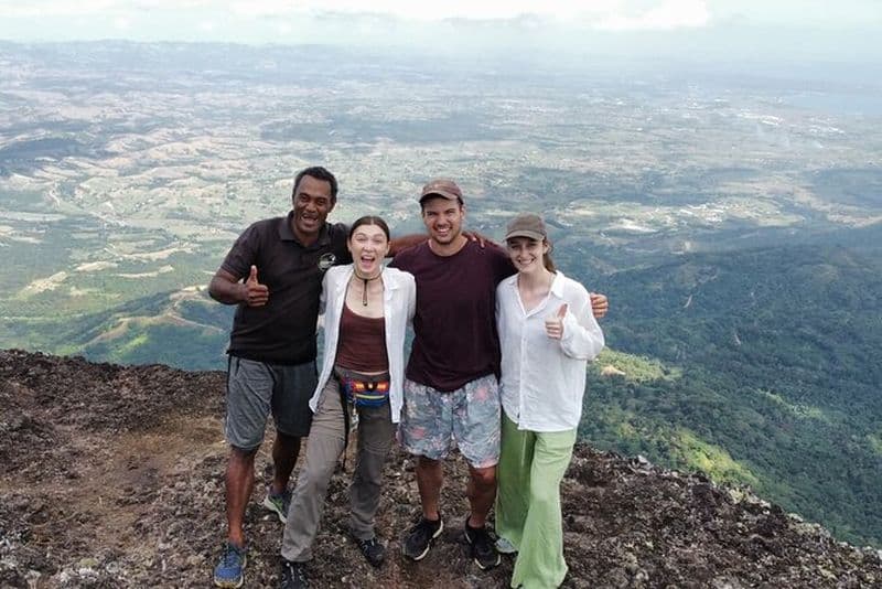 Randonnée privée d'une journée au mont Batilamu