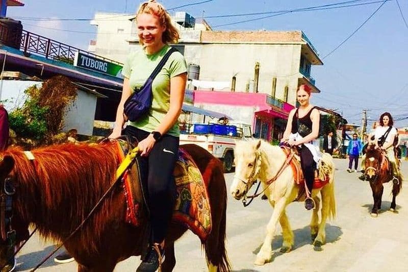 Excursion d'une journée à cheval à Pokhara jusqu'à Pumdikot