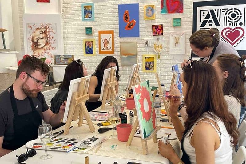Cours de peinture dans une galerie d'art à Lisbonne