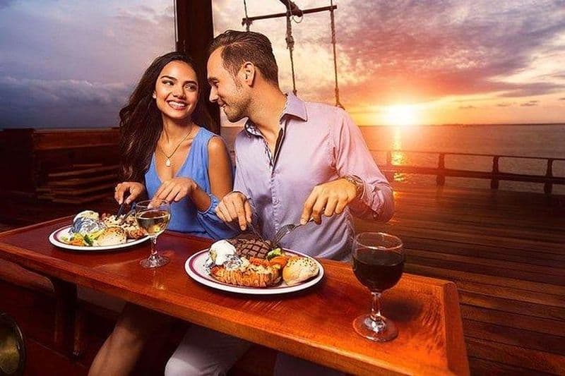 Voile et dîner romantique : date merveilleuse sur la lagune de Cancún"