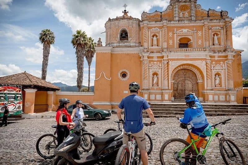 Excursion à vélo dans les villages d'Antigua depuis la ville de Guatemala