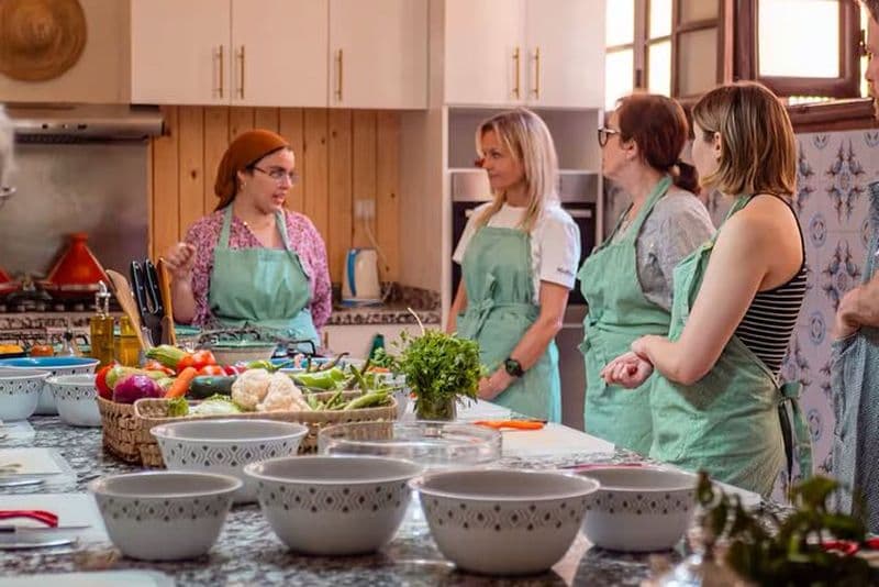 Cours de cuisine en famille avec Chef Latifa - Plats locaux