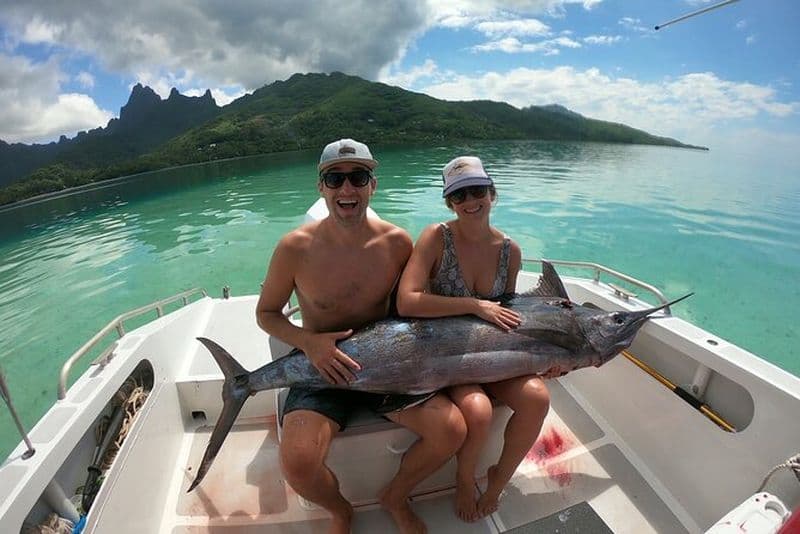 Demi-journée de pêche au gros à Moorea en tour partagé