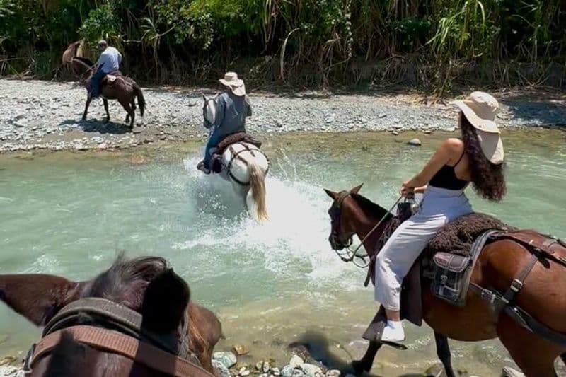 Balade à cheval colombienne authentique