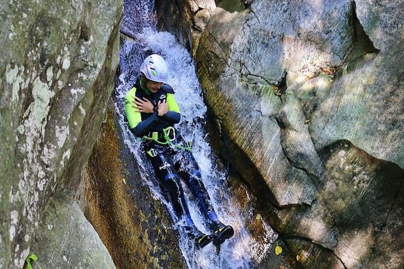 Expérience de base de canyoning de Corippo à Valle Verzasca
