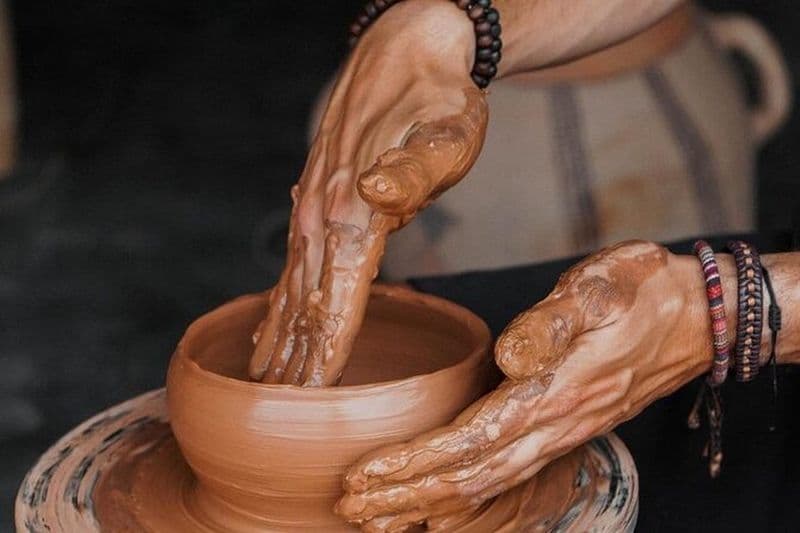 Incroyable atelier de poterie et lancer de roue à Marrakech !