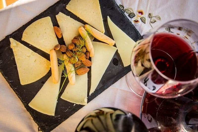 Saint-Jacques-de-Compostelle : expérience de dégustation de fromages et de vins