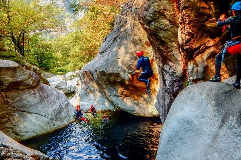 Aventure canyoning dans les gorges de la Boggera au Tessin