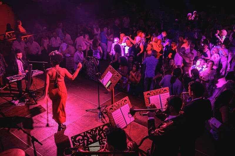 Billet de danse de salon avec orchestre live dans la Carrer del Tigre