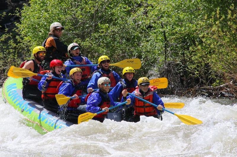 Rafting en eau vive sur la rivière Gallatin pour les familles