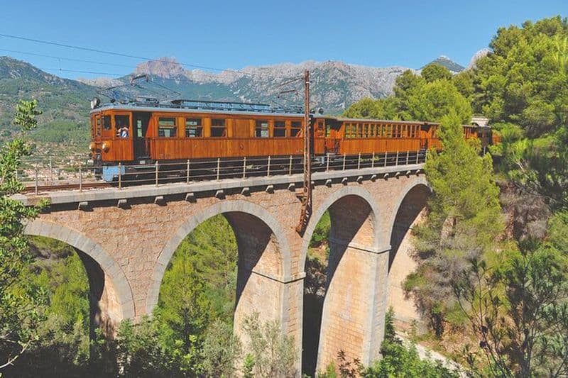 Excursion à Sóller et Puerto de Sóller avec train et tram