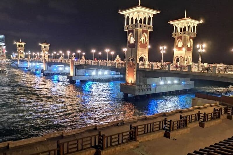 Visite privée d'Alexandrie de nuit en calèche et visite à pied gratuite