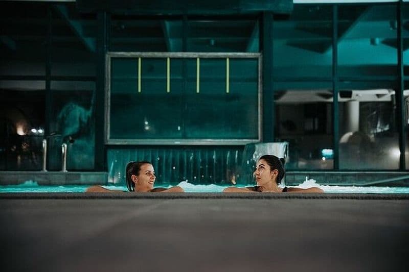 Massage de 25 minutes, 2 heures dans la piscine thermale et apéritif