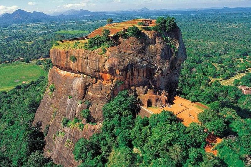 Excursion privée d'une journée guidée à Sigiriya Rock & Dambulla Cave Temple