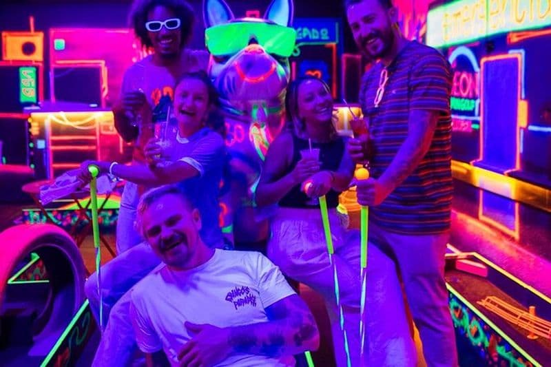 Neon Uv 18 trous Minigolf intérieur et bar