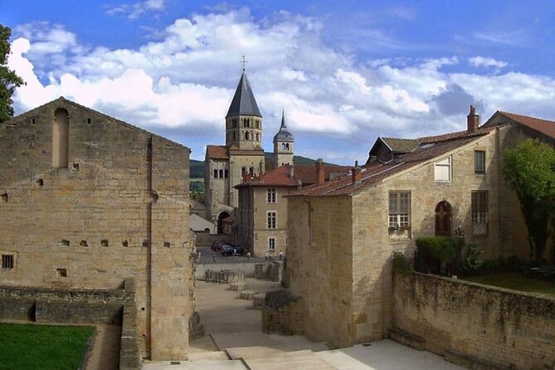 Visite guidée privée de l'abbaye de Cluny avec votre guide touristique officiel !