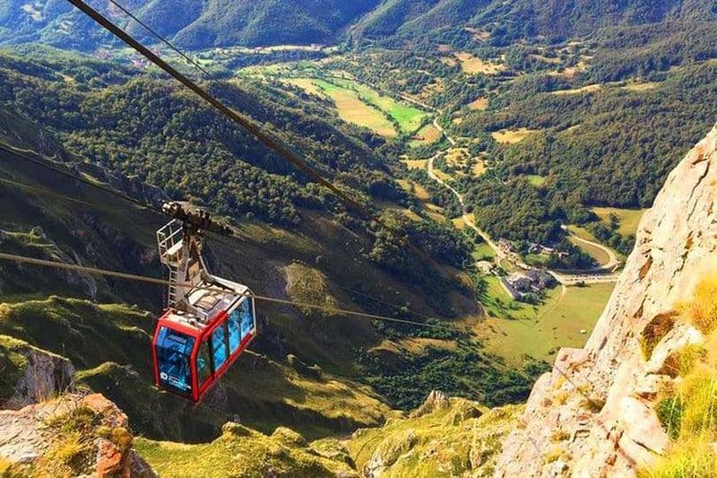 Billet Excursion privée en 4x4 d'une journée complète de Santander aux Picos de Europa. Excellents repas.
