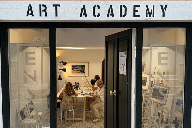 Expérience en atelier de peinture à Minorque