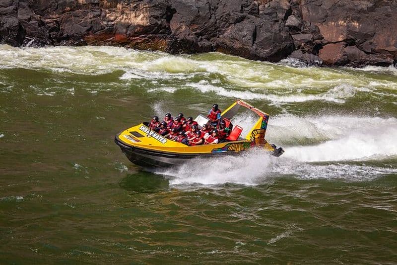 Expérience en jet boat Shearwater Adventure aux chutes Victoria