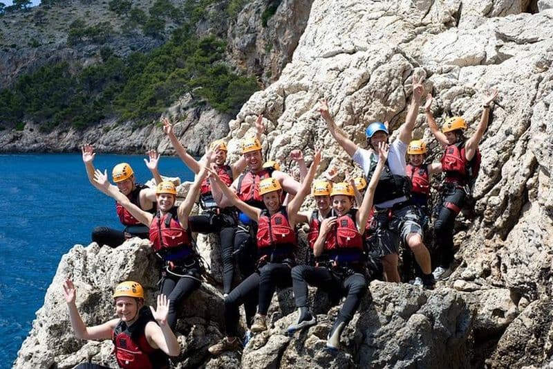 Expérience de saut de falaise en petit groupe à Majorque