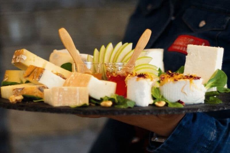 Visite privée de la Valsassina avec dégustation de fromages et vélo électrique