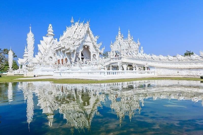 Merveilles de Chiang Rai : Temples blanc, bleu et rouge et source chaude
