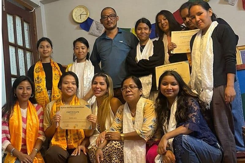 Atelier de bijoux faits à la main avec des femmes népalaises