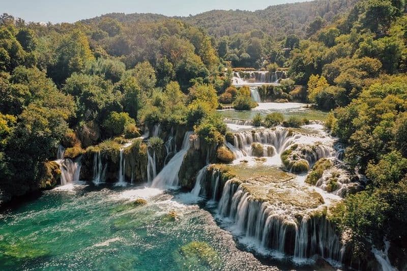 Visite privée d'une journée complète des cascades de Krka avec dégustation de vin