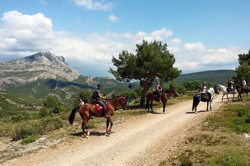Immersion à la campagne avec balade à cheval à Sainte Victoire