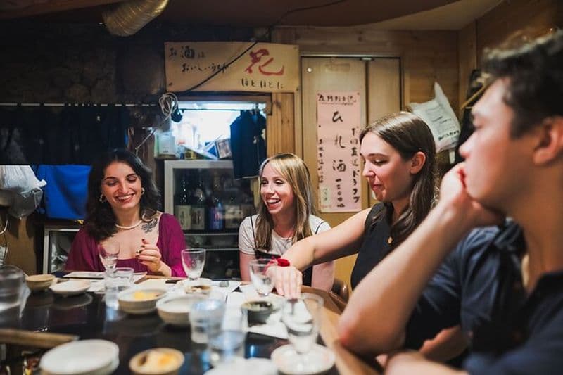 Le meilleur de Shinjuku: Izakaya Food Tour (4 arrêts, 14+ dégustations)