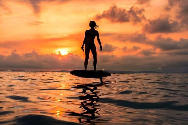 Kota Kinabalu au-dessus de l'aventure Blue Premier E-Foil