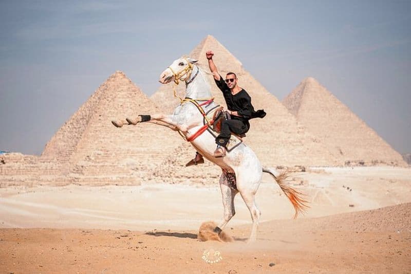 Visite photo des pyramides de Gizeh avec cheval sauteur, chameau et artisanat local