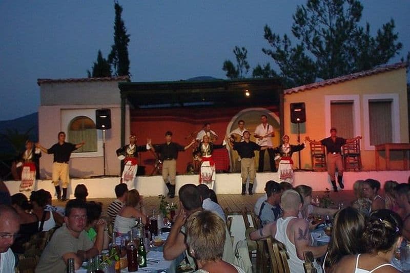 SOIRÉE CRÉTOISE avec spectacle, danse, nourriture et boissons CRETE