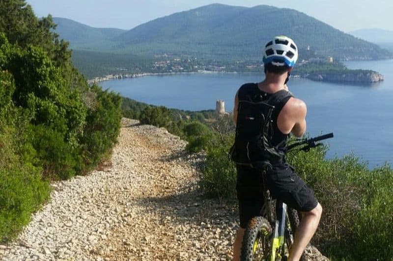 Excursion en vélo électrique au parc naturel de Porto Conte - Punta Giglio - E-MTB Adventure