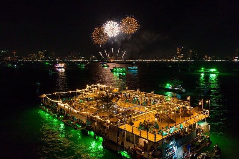 Pêche au calmar exclusive sur le café flottant chic de Pattaya