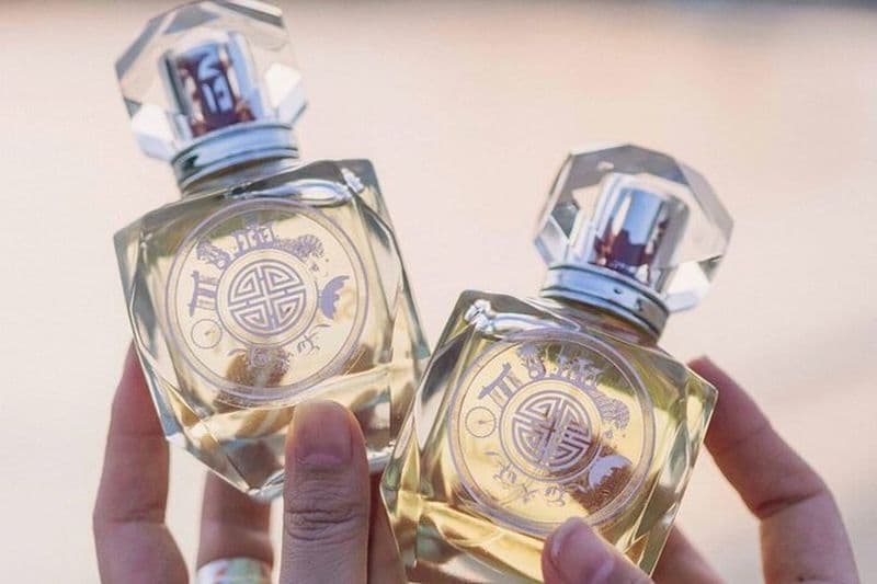 Fabrication de parfum d'orchidée Scentopia (100 ml) à Sentosa, Singapour