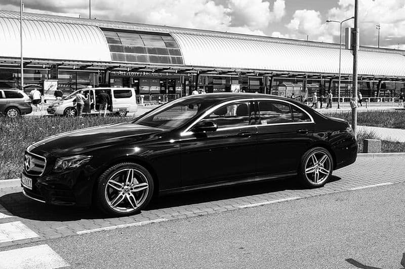 Transfert Privé Aéroport Varsovie Modlin 1 à 4 passagers