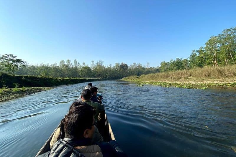 45 minutes de canoë sur la rivière Rapti dans le parc national de Chitwan
