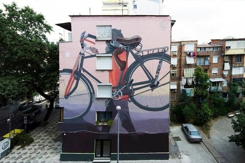 Tirana Mural Bike Tour: Arrêts Street Art, Culture & Photographie