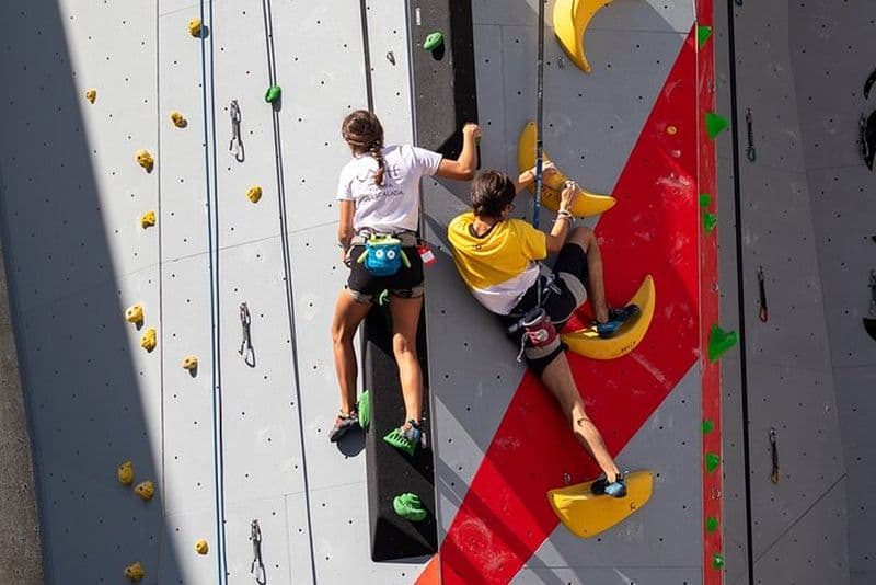 Pack d'escalade sur le pilier 7 du pont du 25 avril à Lisbonne