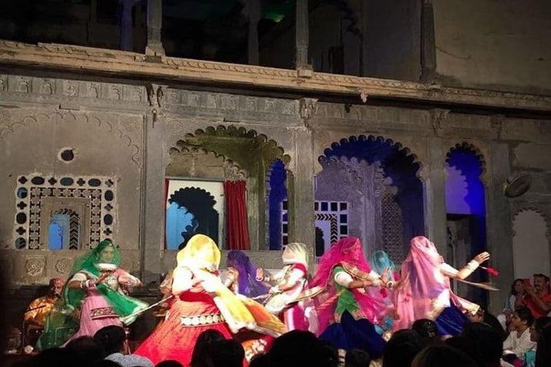 Excursion en soirée: spectacle de danse Bagore Ki Haveli à Udaipur avec dîner