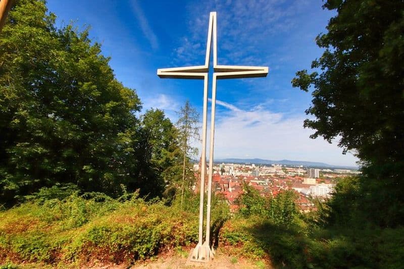 Rallye urbain privé de livres audio sur le Schlossberg de Fribourg