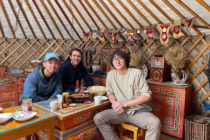 Visite privée d'une journée complète dans le parc national de Terelj avec équitation