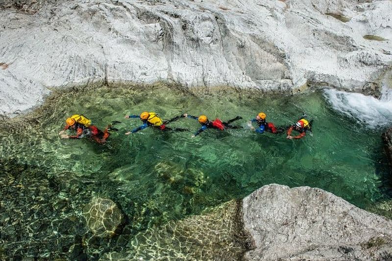 Corse, expérience de canyoning au canyon du Verghellu