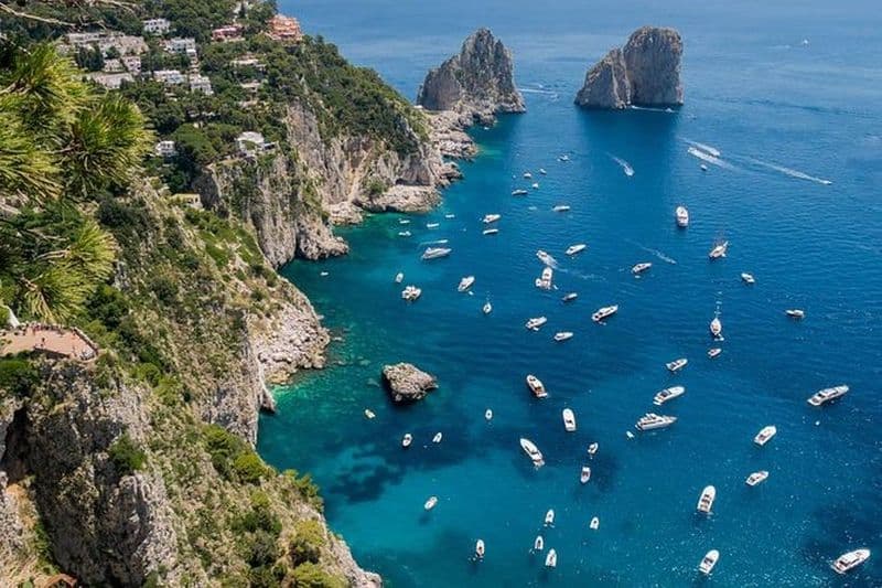Excursion en bateau semi-privé à Capri avec Island Time et pick-up Ford classique