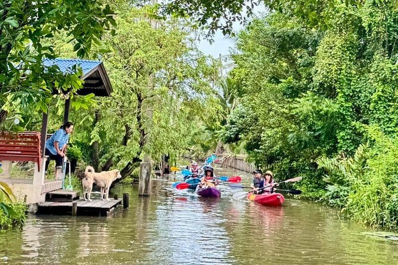 Le côté calme de Bangkok Paint Paddle et respire