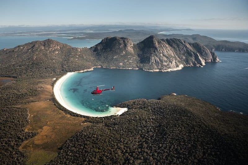 Vol privé en hélicoptère à Wineglass Bay et Freycinet pour 2